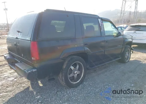 2000 Cadillac Escalade Standard z USA, uszkodzony, nr VIN 1GYEK13R3YR126208